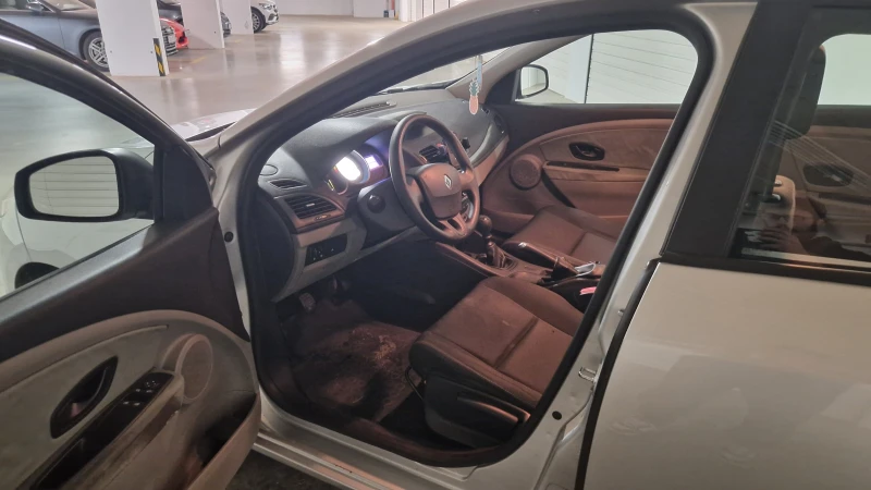 Renault Megane 3 Grandtour 1.5 dCi, снимка 5 - Автомобили и джипове - 53486156