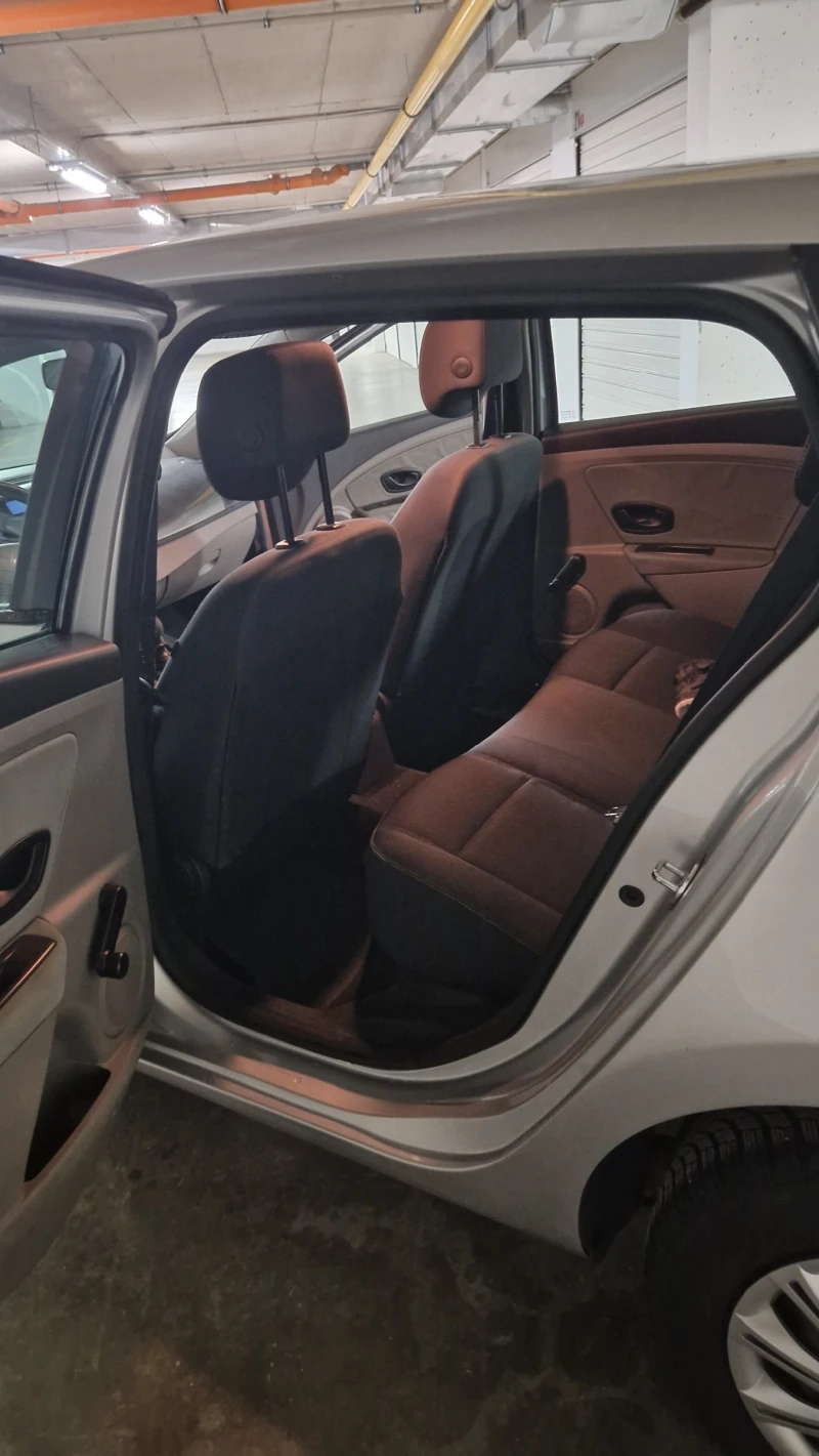 Renault Megane 3 Grandtour 1.5 dCi, снимка 6 - Автомобили и джипове - 53486156