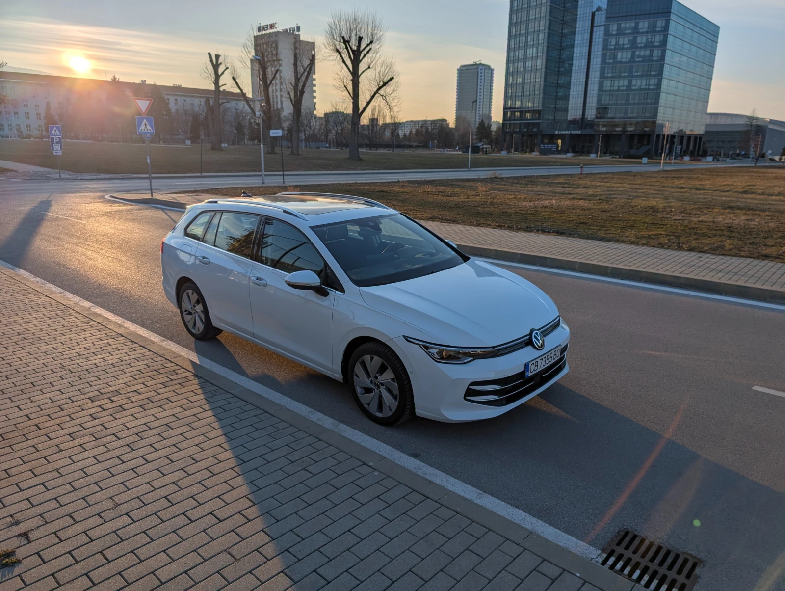 VW Golf Variant 1.5 eTSI - изображение 3