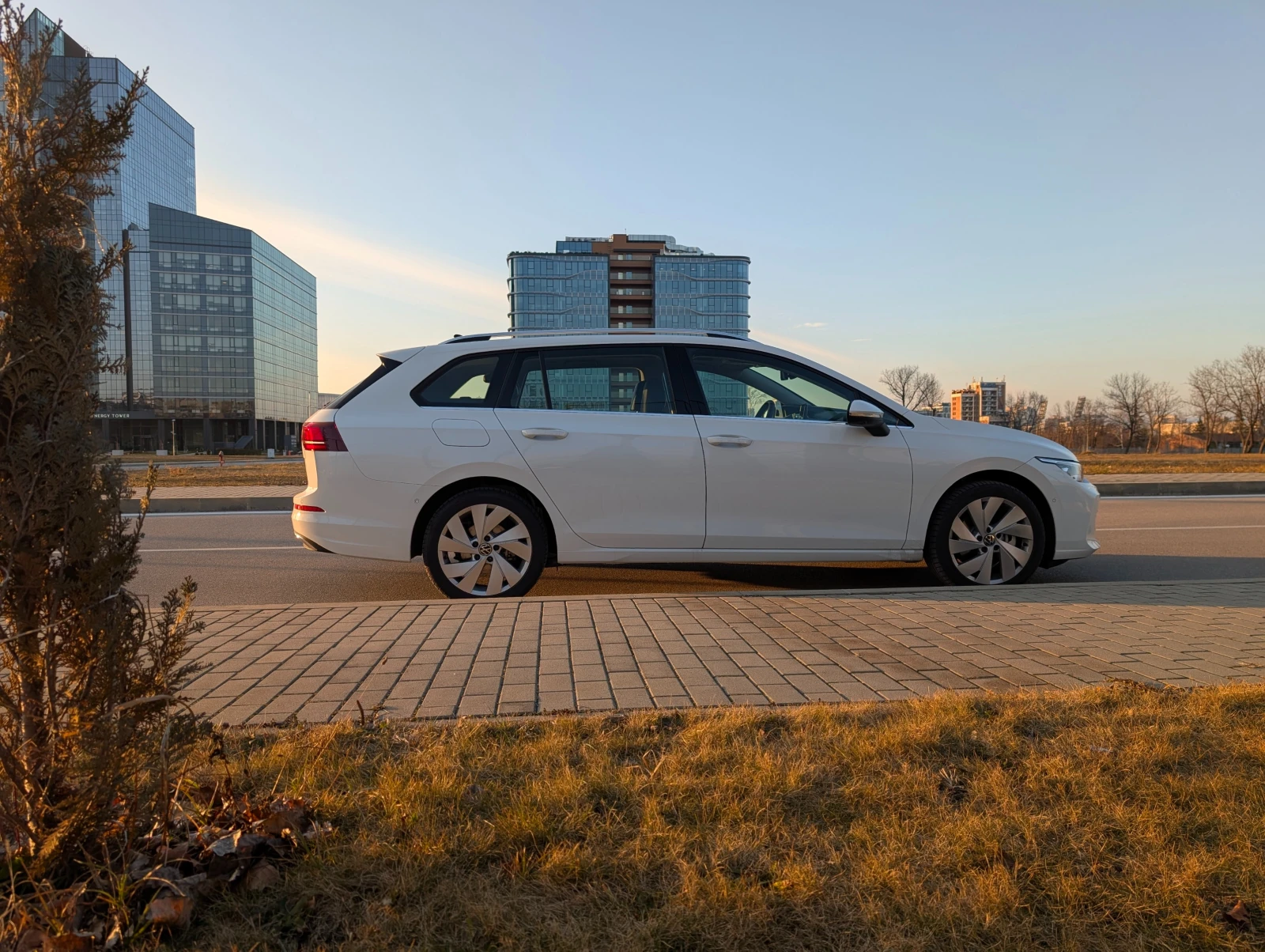 VW Golf Variant 1.5 eTSI - изображение 4
