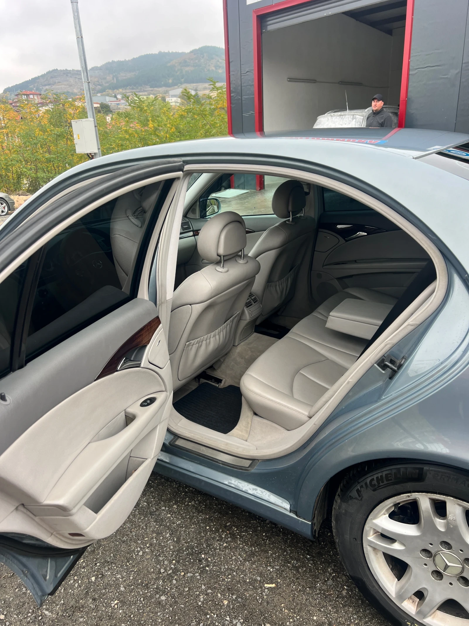 Mercedes-Benz E 220  - изображение 10