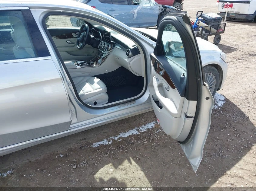 Mercedes-Benz C 300 2.0l Luxury 4Matic, снимка 5 - Автомобили и джипове - 54256462