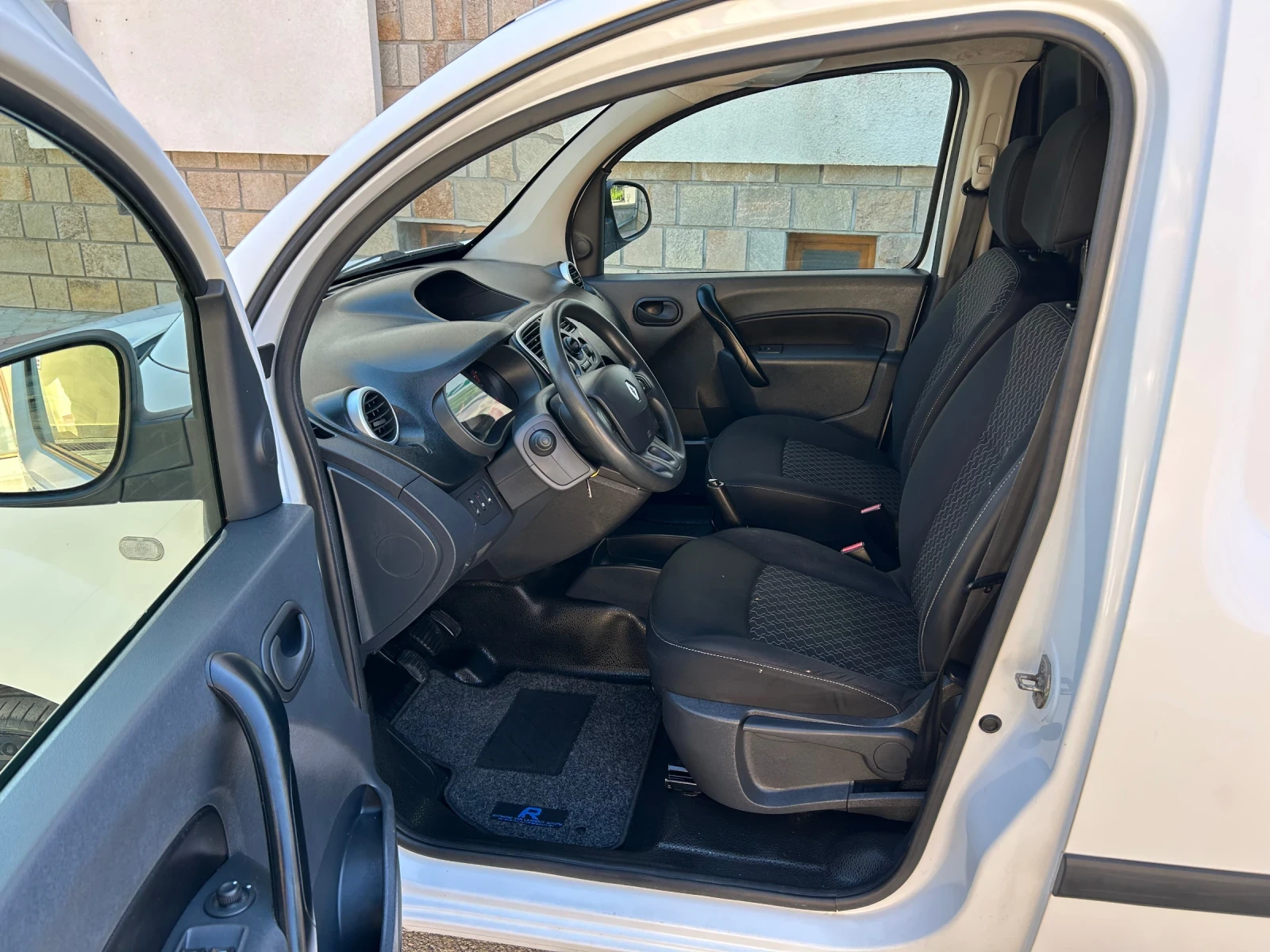 Renault Kangoo 1.5DCI MAXI/LONG НАВИ, снимка 9 - Автомобили и джипове - 54870496