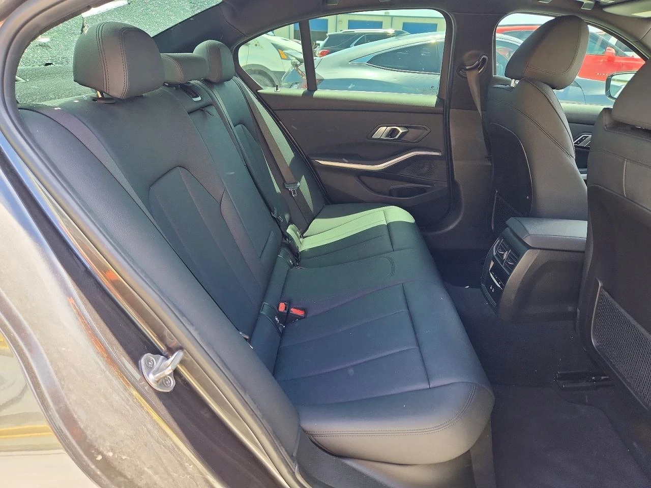 BMW 330, снимка 10 - Автомобили и джипове - 55001732