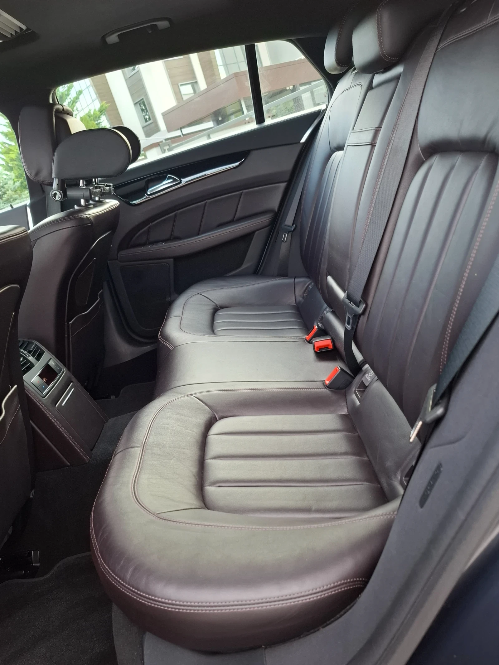 Mercedes-Benz CLS 350 3.5CDI* (265кс)* 4-MATIK* ТОП* НОВ ВНОС* , снимка 17 - Автомобили и джипове - 55837806