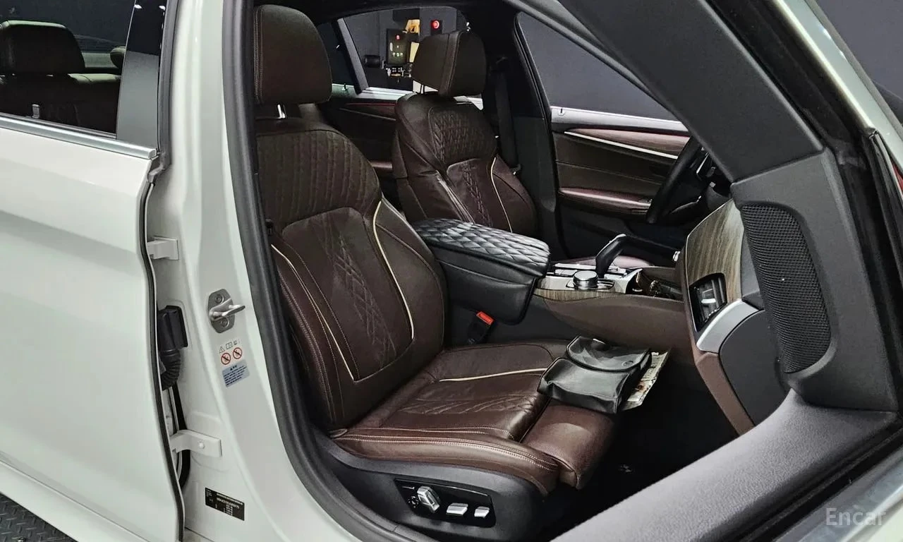 BMW 520  xDrive M Sport Package Plus * АВТОКРЕДИТ * , снимка 10 - Автомобили и джипове - 56030083