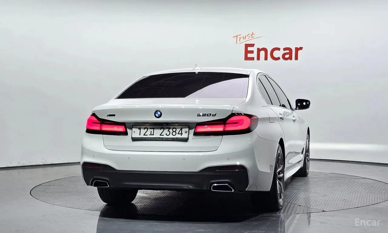 BMW 520  xDrive M Sport Package Plus * АВТОКРЕДИТ * , снимка 4 - Автомобили и джипове - 56030083