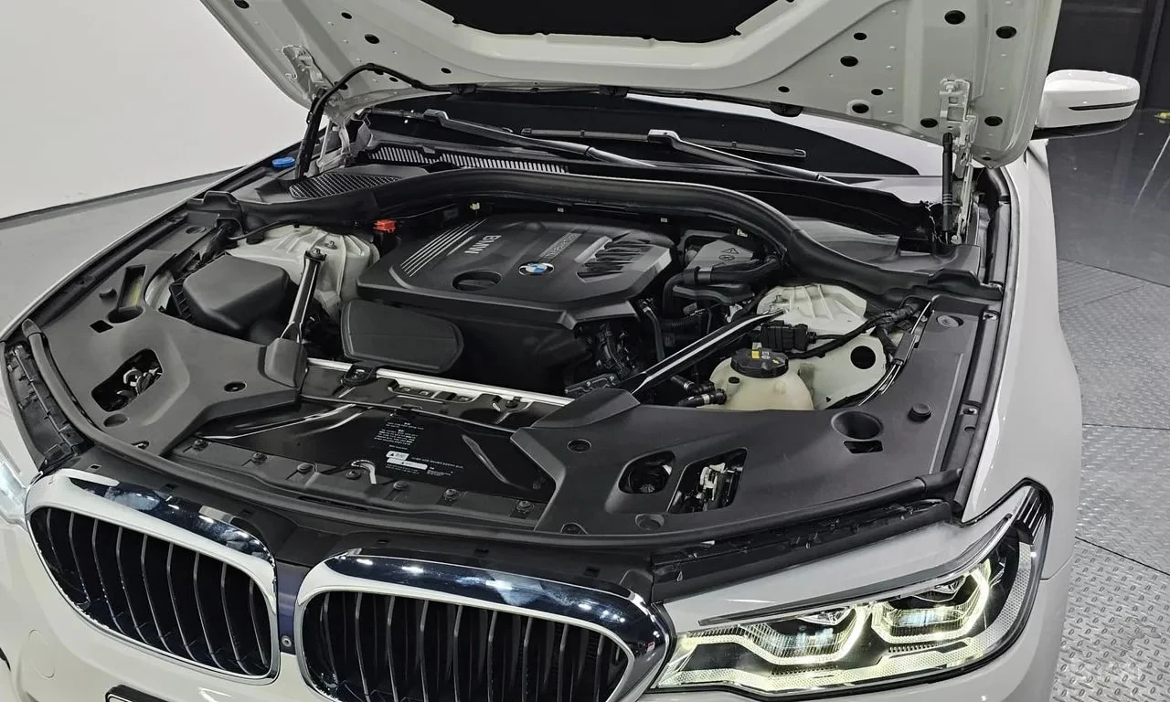 BMW 520  xDrive M Sport Package Plus * АВТОКРЕДИТ * , снимка 6 - Автомобили и джипове - 56030083