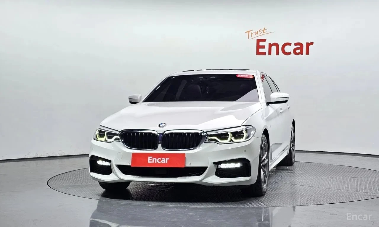 BMW 520  xDrive M Sport Package Plus * АВТОКРЕДИТ * , снимка 3 - Автомобили и джипове - 56030083