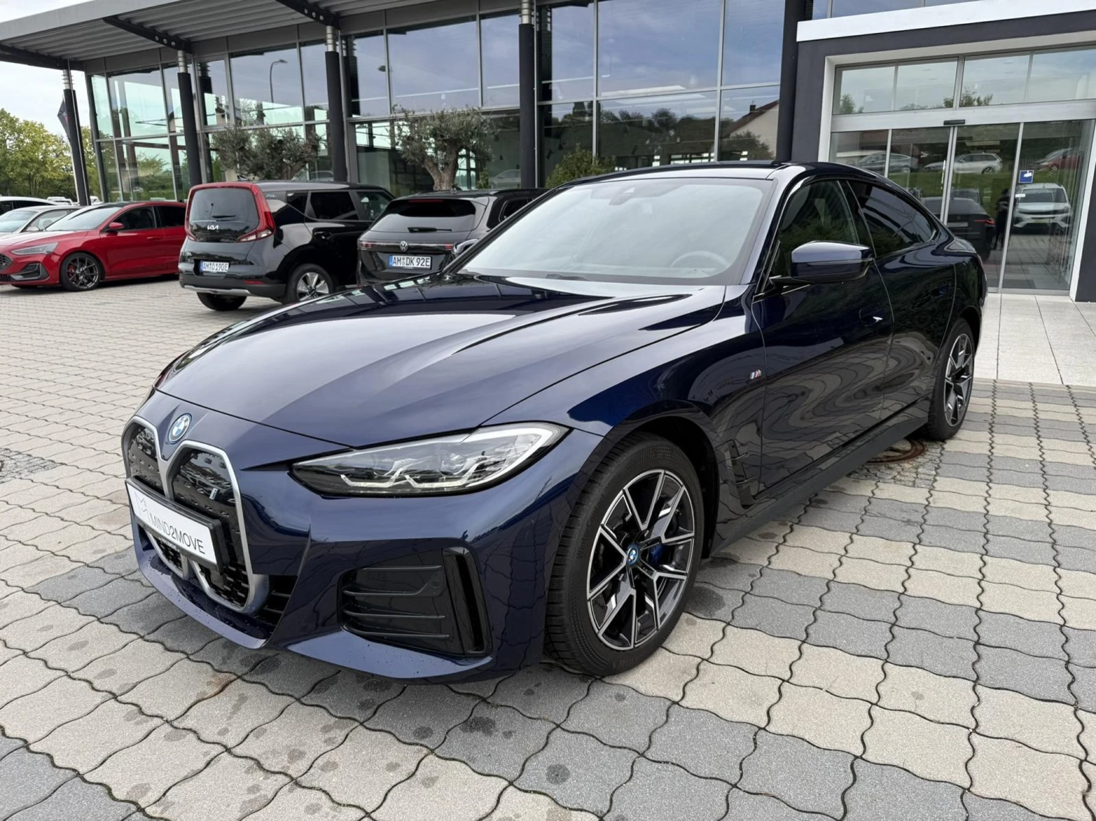 BMW i4 35e M Sport, Keyless, Head up, Harman/Kardon, снимка 3 - Автомобили и джипове - 56103121