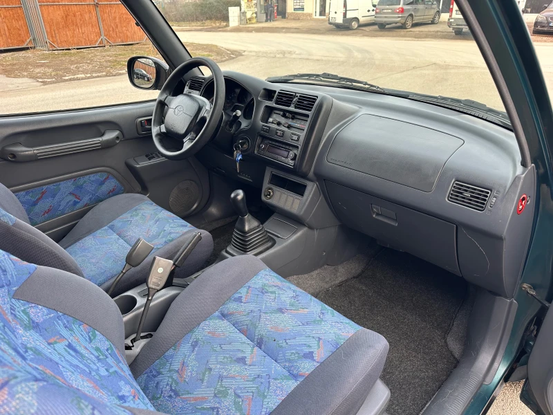 Toyota Rav4 2.0i 4x4 Климатик Италия, снимка 13 - Автомобили и джипове - 49304488