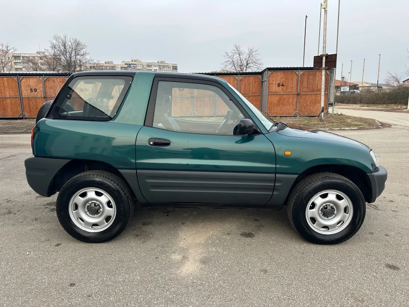 Toyota Rav4 2.0i 4x4 Климатик Италия, снимка 8 - Автомобили и джипове - 49304488