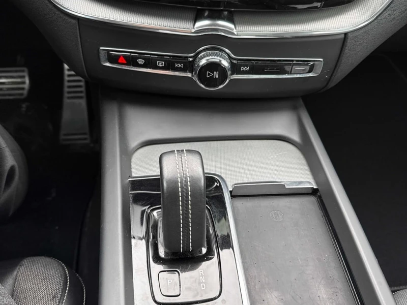 Volvo XC60 R Design  CARFAX, снимка 12 - Автомобили и джипове - 53122033