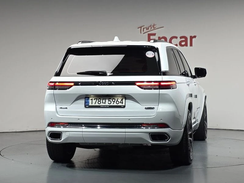 Jeep Cherokee L 3.6 Overland| 295к.с.| ВКЛ.ТЕХНОТЕСТ, снимка 4 - Автомобили и джипове - 55130381