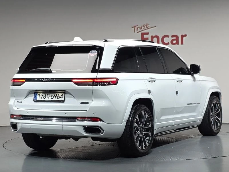 Jeep Cherokee L 3.6 Overland| 295к.с.| ВКЛ.ТЕХНОТЕСТ, снимка 2 - Автомобили и джипове - 55130381