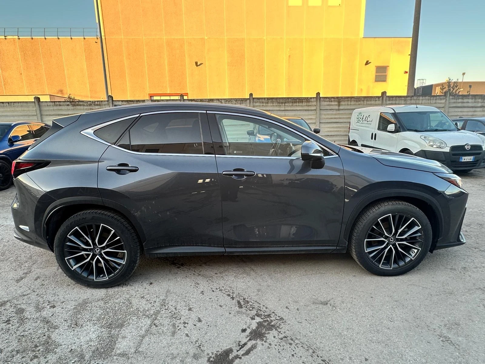 Lexus NX 350h  2.5h 243к.с luxury 32000км с Гаранция 4x4 - изображение 3