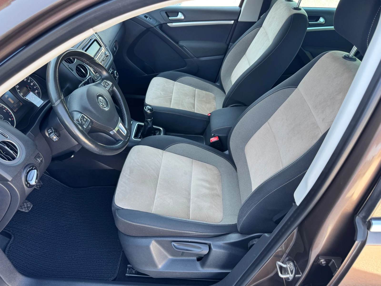 VW Tiguan 2.0TDI* LED* * NAVI* MULTI VOLAN* 6sk* PARKASISTAN - изображение 5