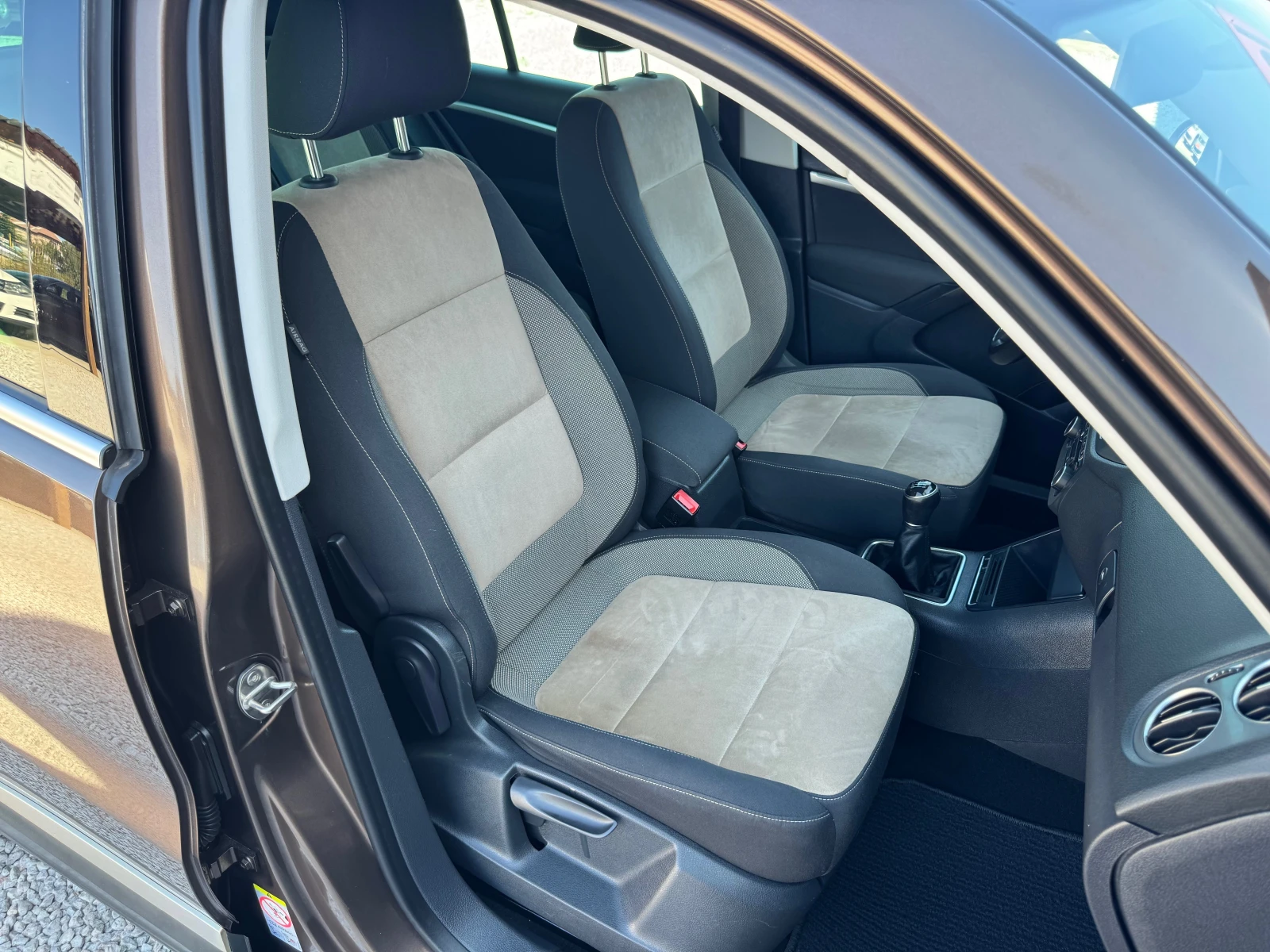 VW Tiguan 2.0TDI* LED* * NAVI* MULTI VOLAN* 6sk* PARKASISTAN - изображение 9