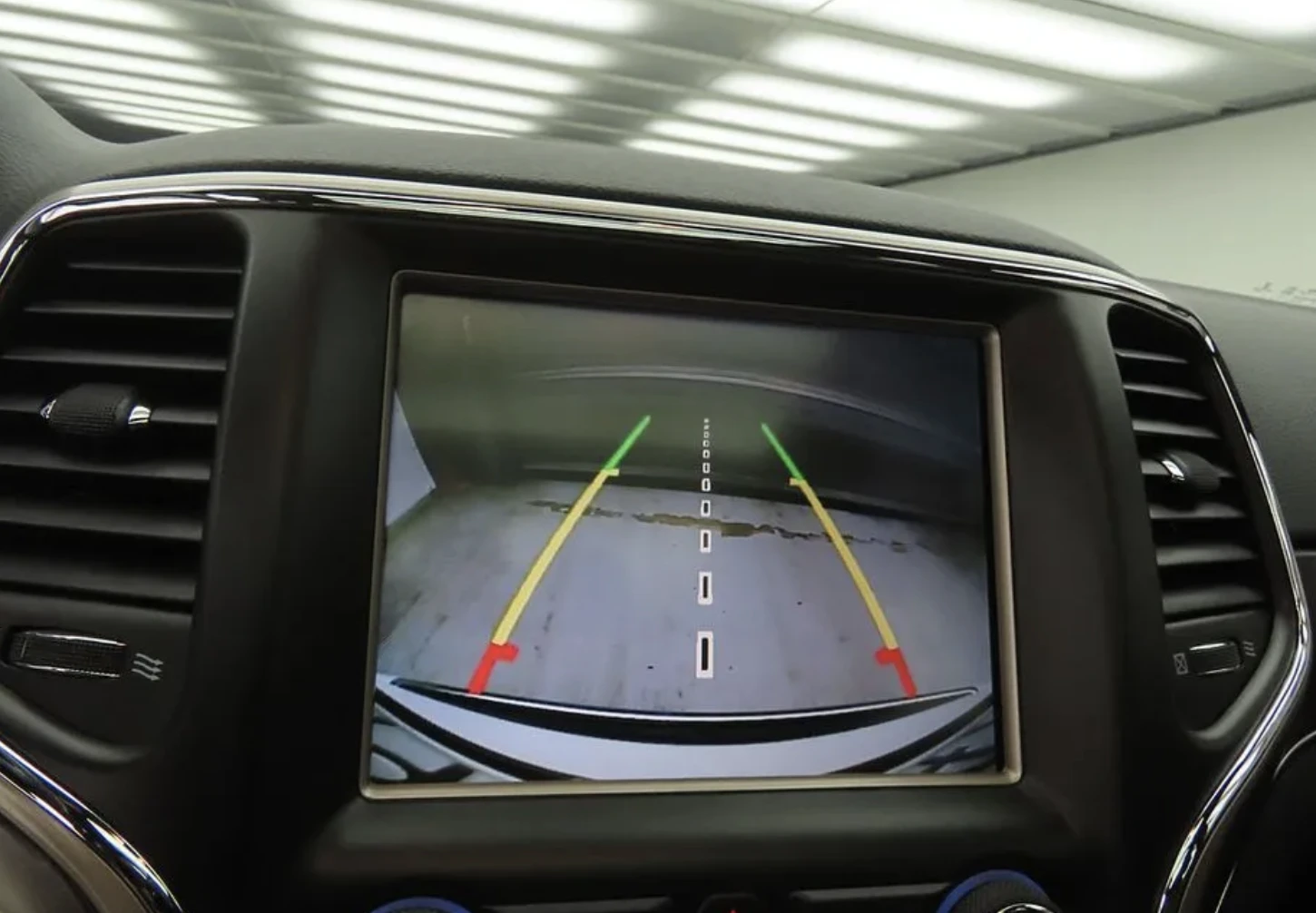 Jeep Grand cherokee OVERLAND* КОЖА* ПОДГРЕВ* ОБДУХВАНЕ* КАМЕРА* НАВИ* , снимка 12 - Автомобили и джипове - 54020994