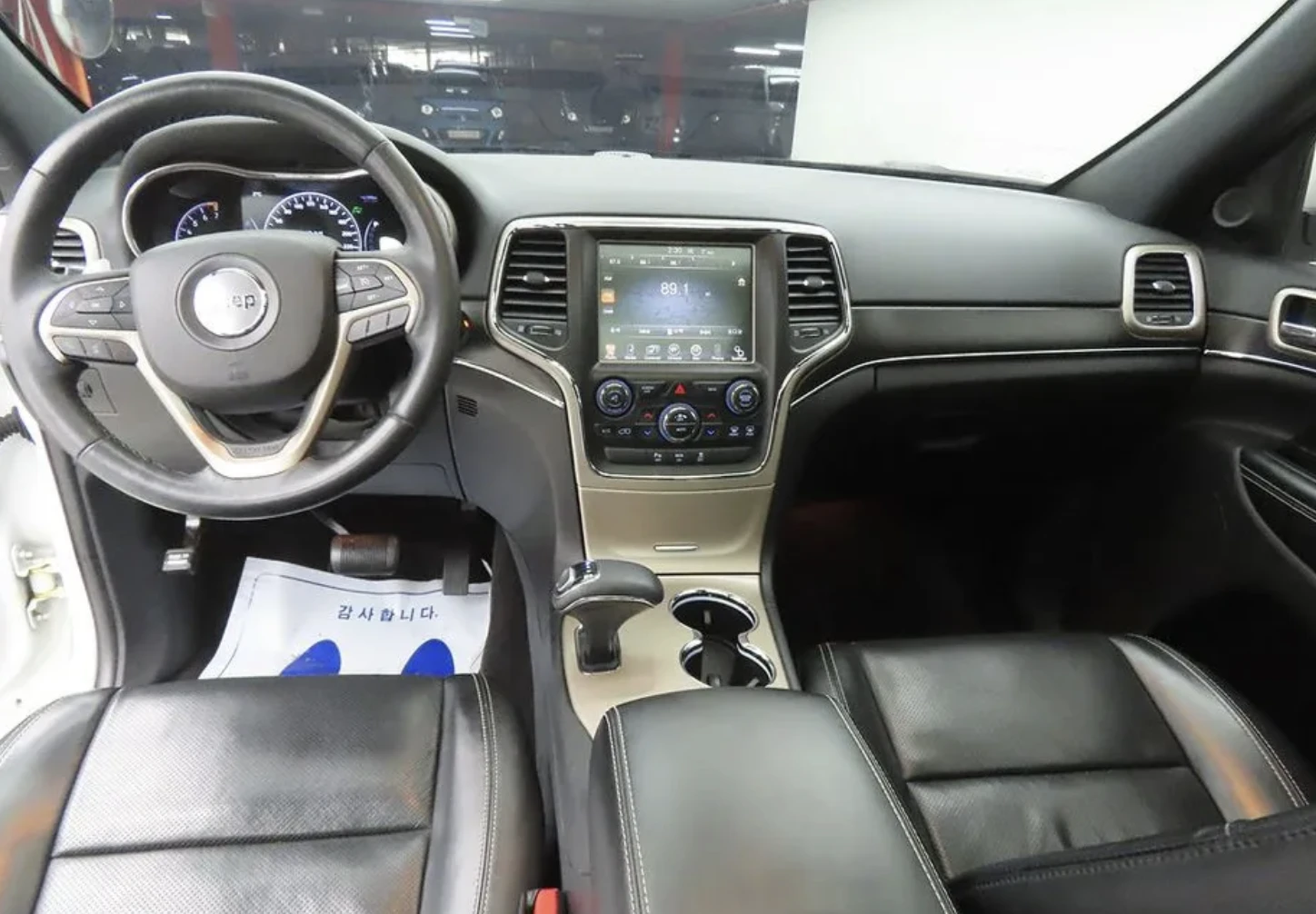 Jeep Grand cherokee OVERLAND* КОЖА* ПОДГРЕВ* ОБДУХВАНЕ* КАМЕРА* НАВИ* , снимка 7 - Автомобили и джипове - 54020994