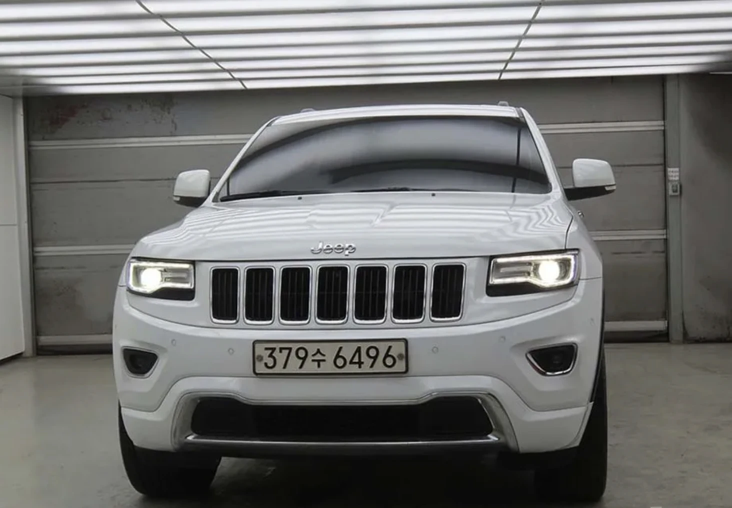 Jeep Grand cherokee OVERLAND* КОЖА* ПОДГРЕВ* ОБДУХВАНЕ* КАМЕРА* НАВИ* , снимка 2 - Автомобили и джипове - 54020994