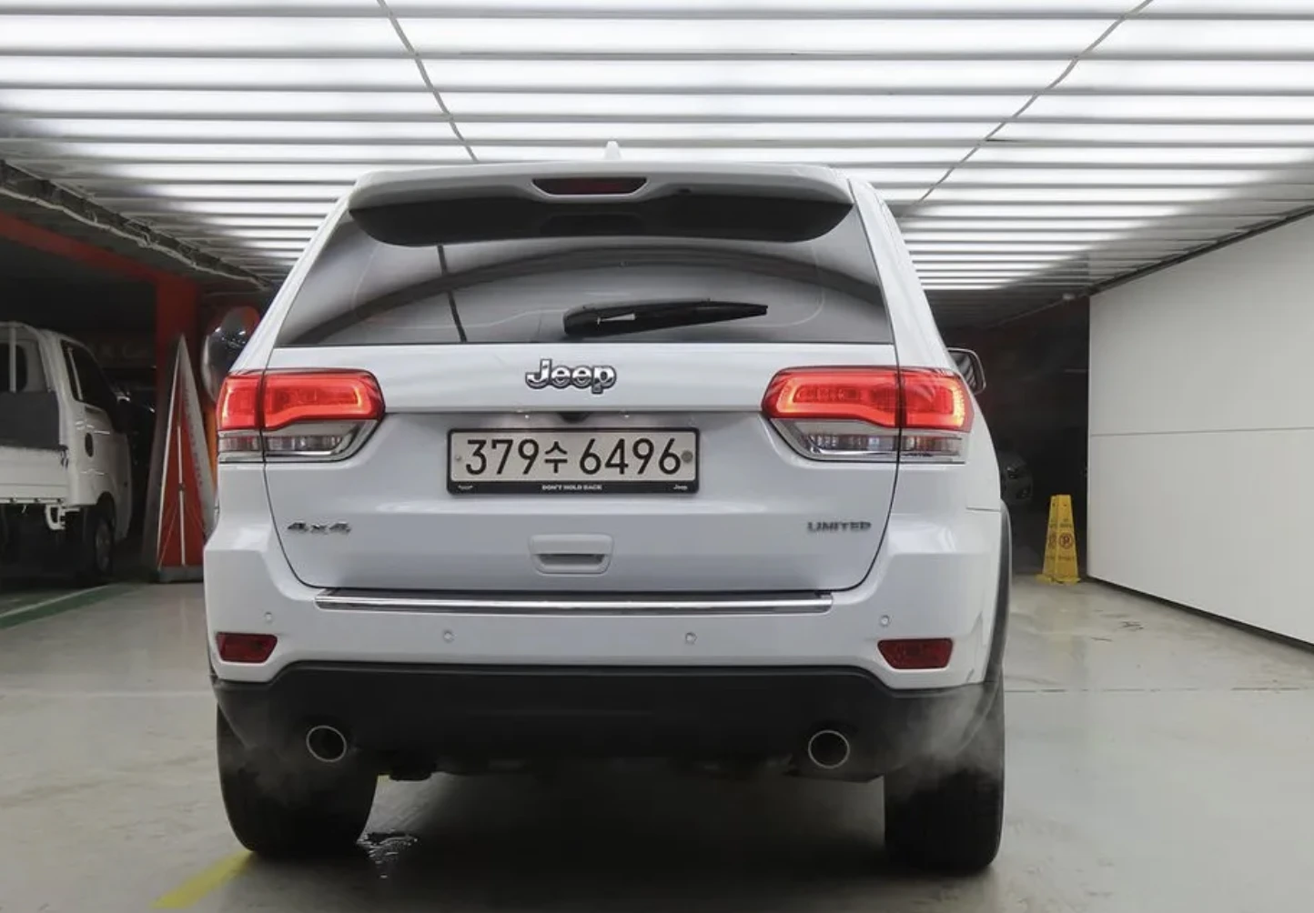 Jeep Grand cherokee OVERLAND* КОЖА* ПОДГРЕВ* ОБДУХВАНЕ* КАМЕРА* НАВИ* , снимка 3 - Автомобили и джипове - 54020994