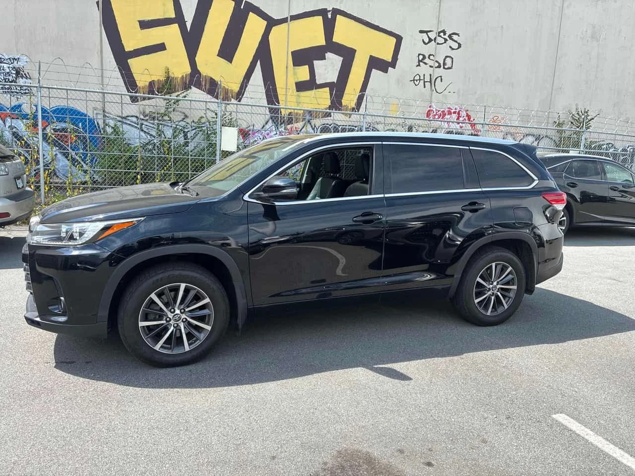 Toyota Highlander XLE | CARFAX | АВТОКРЕДИТ БЕЗ ПЪРВОНАЧАЛНА ВНОСКА, снимка 3 - Автомобили и джипове - 55396889
