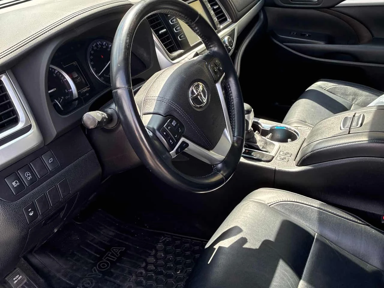 Toyota Highlander XLE | CARFAX | АВТОКРЕДИТ БЕЗ ПЪРВОНАЧАЛНА ВНОСКА, снимка 7 - Автомобили и джипове - 55396889
