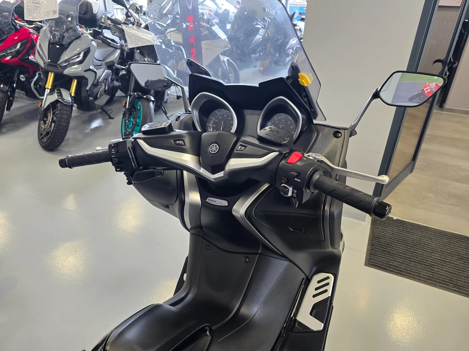 Yamaha T-max 530ie, ABS-TCS, 2018г., снимка 10 - Мотоциклети и мототехника - 56104051