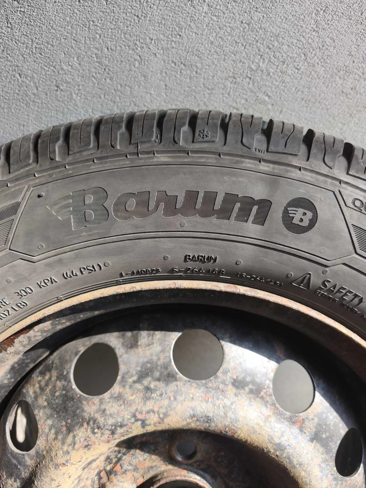Гуми с джанти Barum 175/70R14, снимка 3 - Гуми и джанти - 53754720