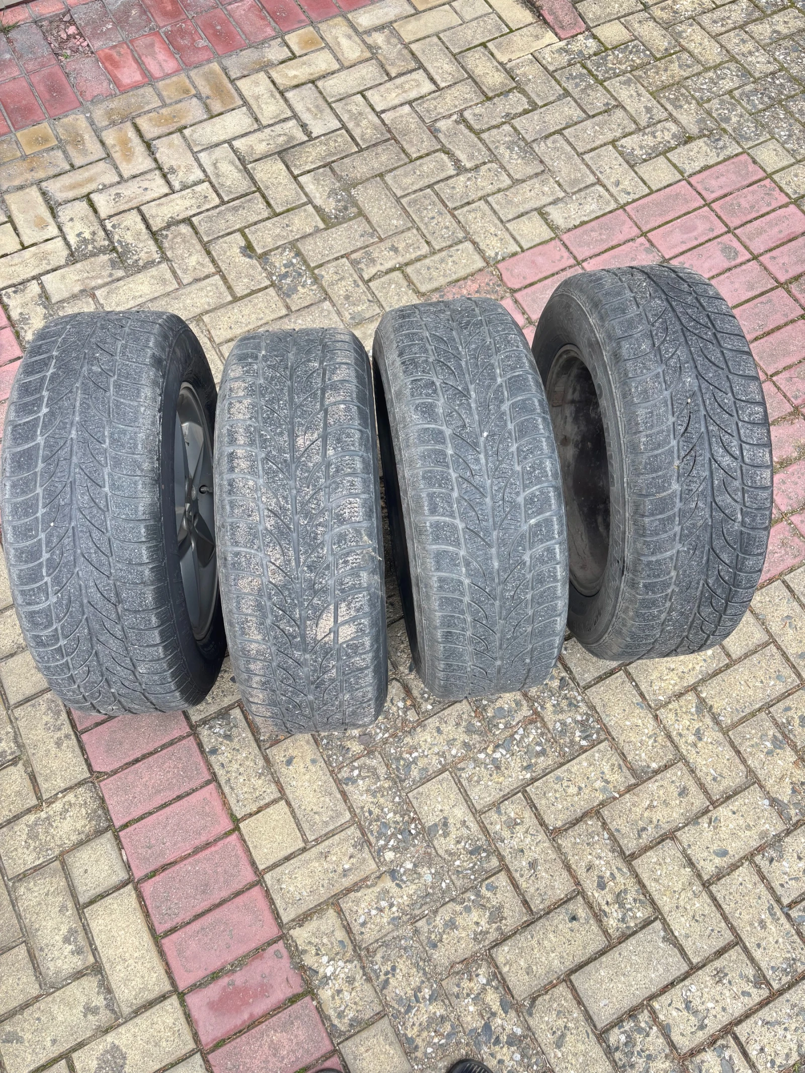 Гуми с джанти Други 215/65R16, снимка 2 - Гуми и джанти - 54165184