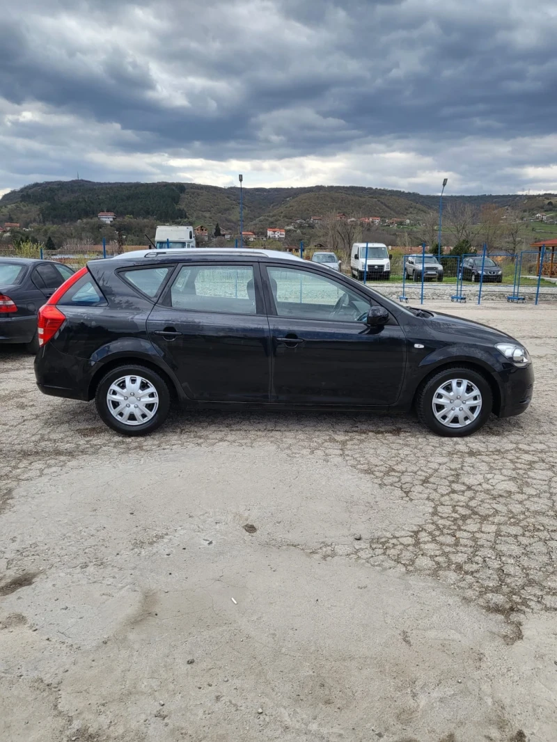 Kia Ceed 1.6crdi euro 5A, снимка 7 - Автомобили и джипове - 47429743