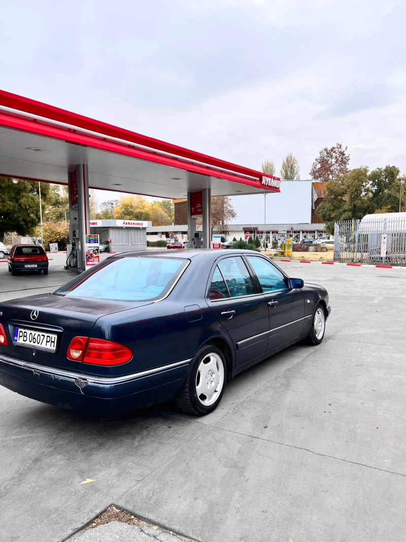 Mercedes-Benz E 250 Чист дизел , снимка 3 - Автомобили и джипове - 47983130