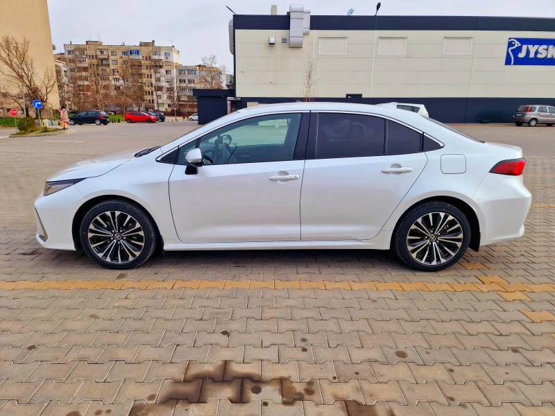 Toyota Corolla 1.8 Hybrid, снимка 3 - Автомобили и джипове - 48241644