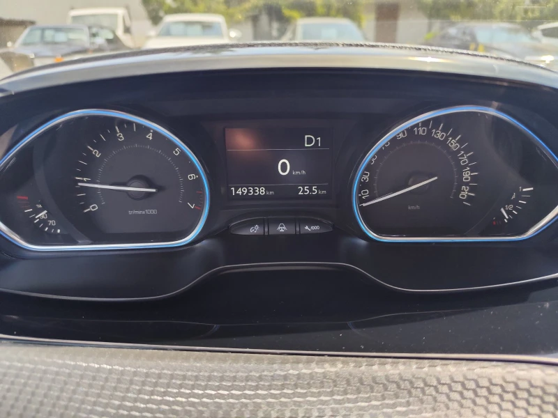 Peugeot 2008 1.2 PureTech Allure, 110 к.с, снимка 12 - Автомобили и джипове - 50065462