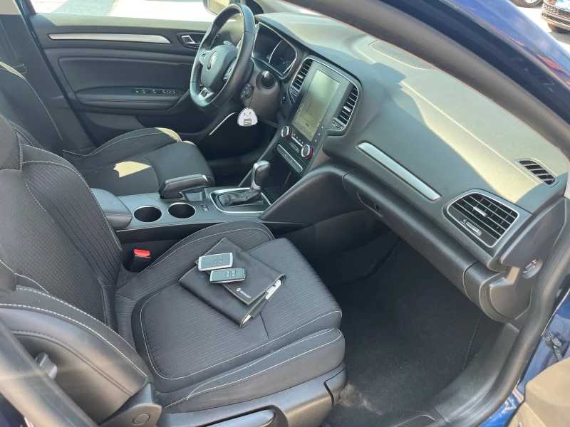 Renault Megane 1.3 TCE, снимка 9 - Автомобили и джипове - 51675274