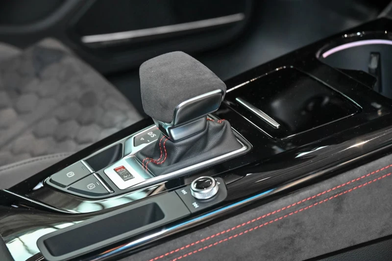 Audi Rs4 Avant * Schalensitze* Keramik* RS, снимка 4 - Автомобили и джипове - 52071347