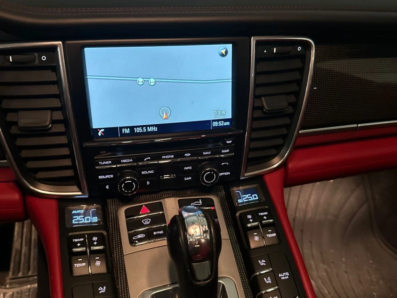 Porsche Panamera * * GTS* * CARFAX* * АВТОКРЕДИТ* * , снимка 12 - Автомобили и джипове - 53038583