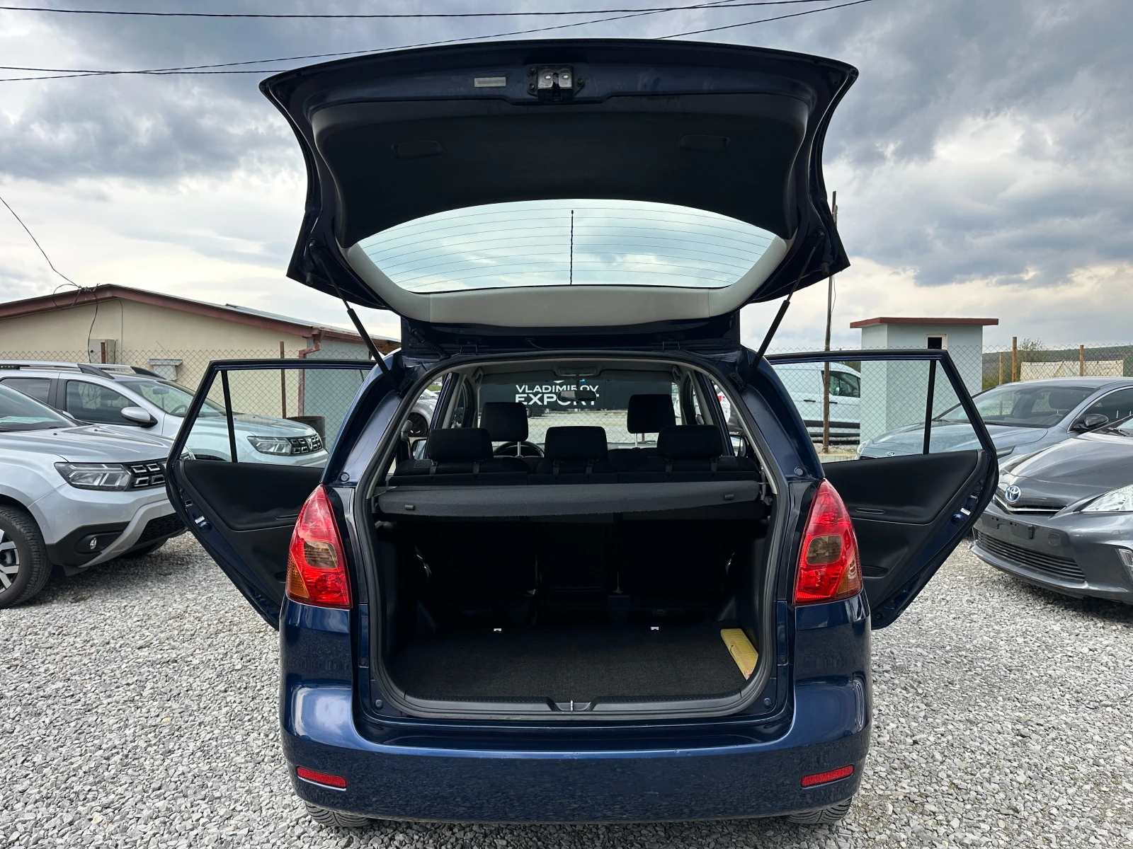 Toyota Corolla verso 1.8i SOL - изображение 10