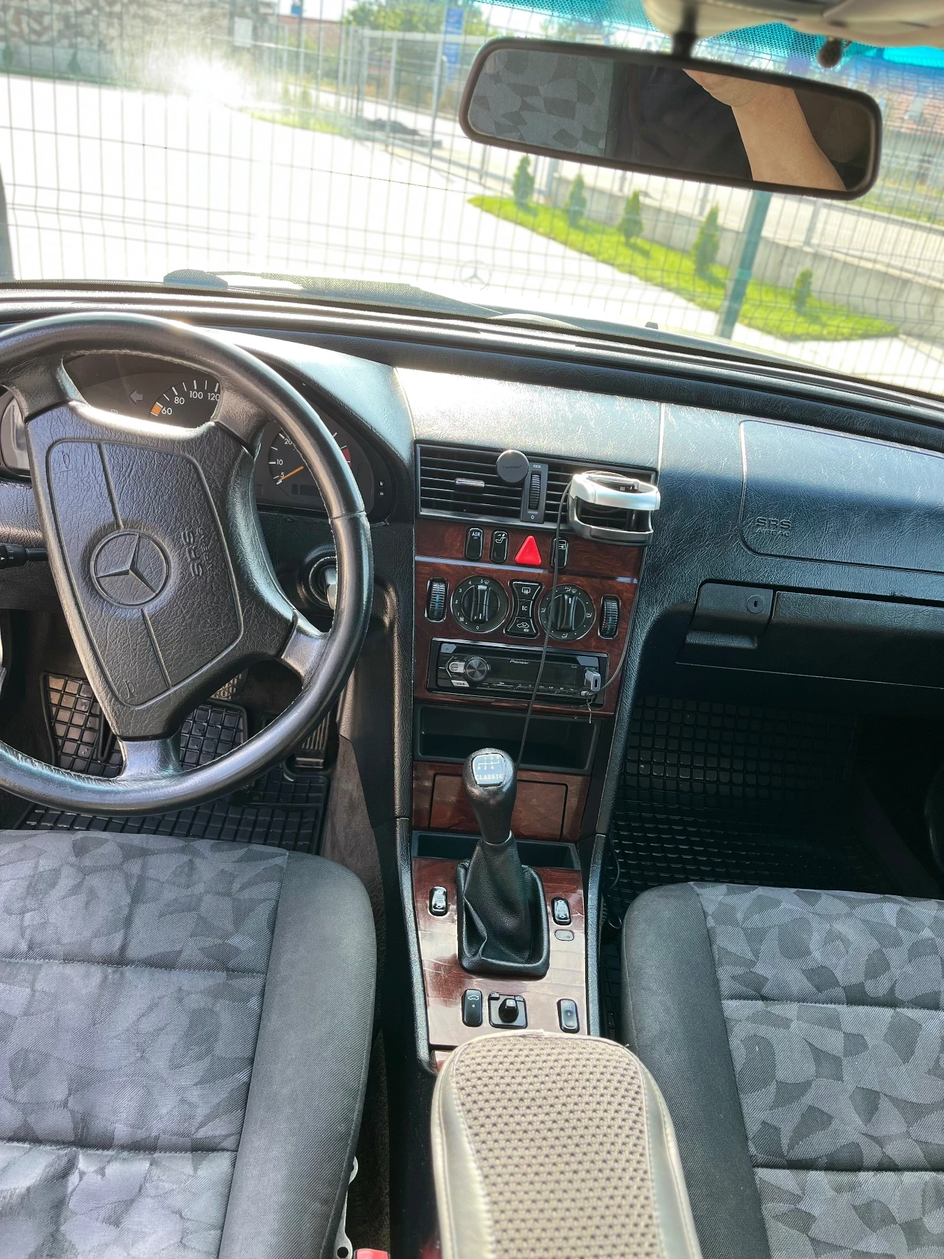 Mercedes-Benz C 200  - изображение 2