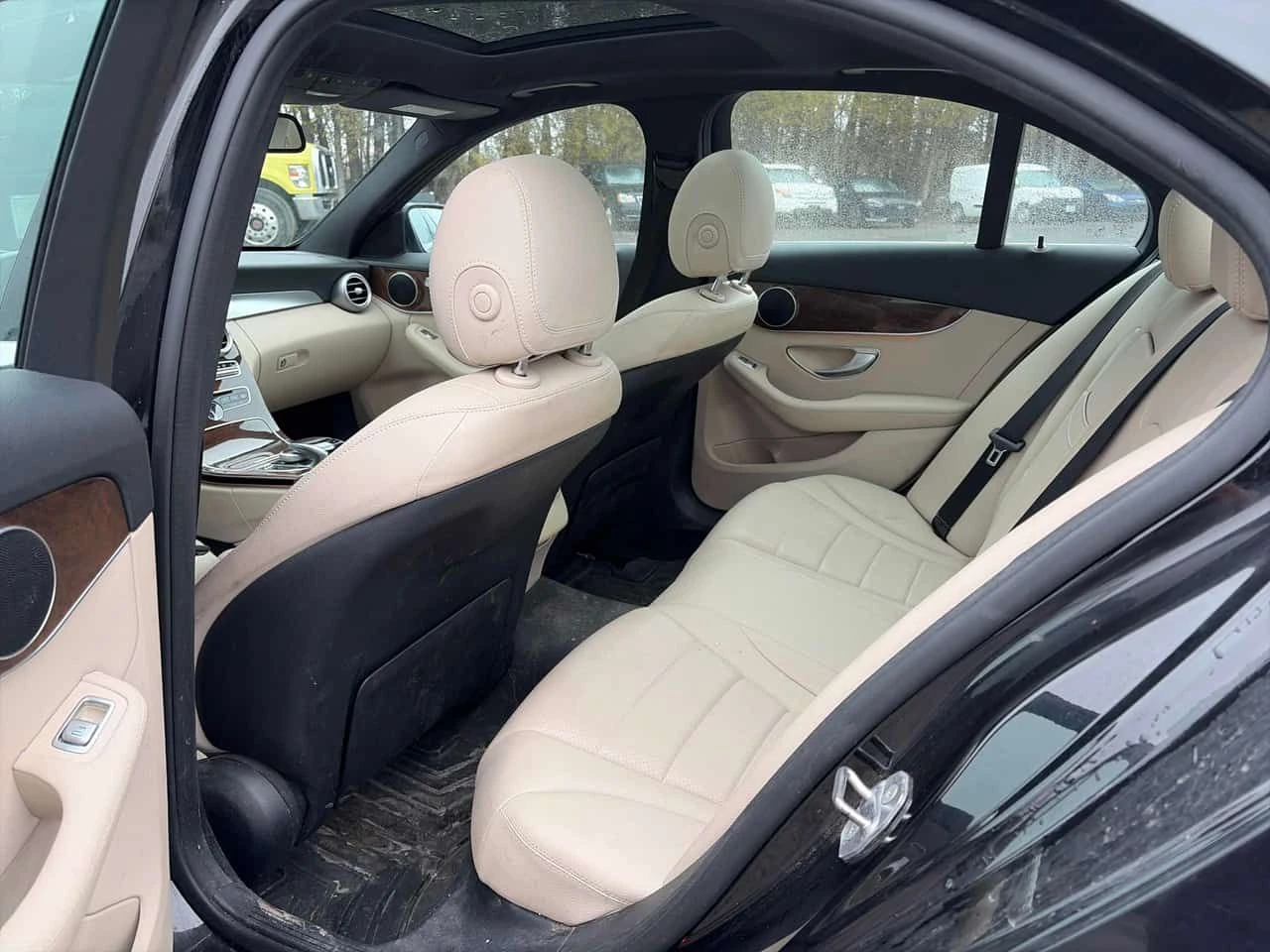 Mercedes-Benz C 300 * CARFAX * ЦЕНА ДО БГ, снимка 12 - Автомобили и джипове - 54100402