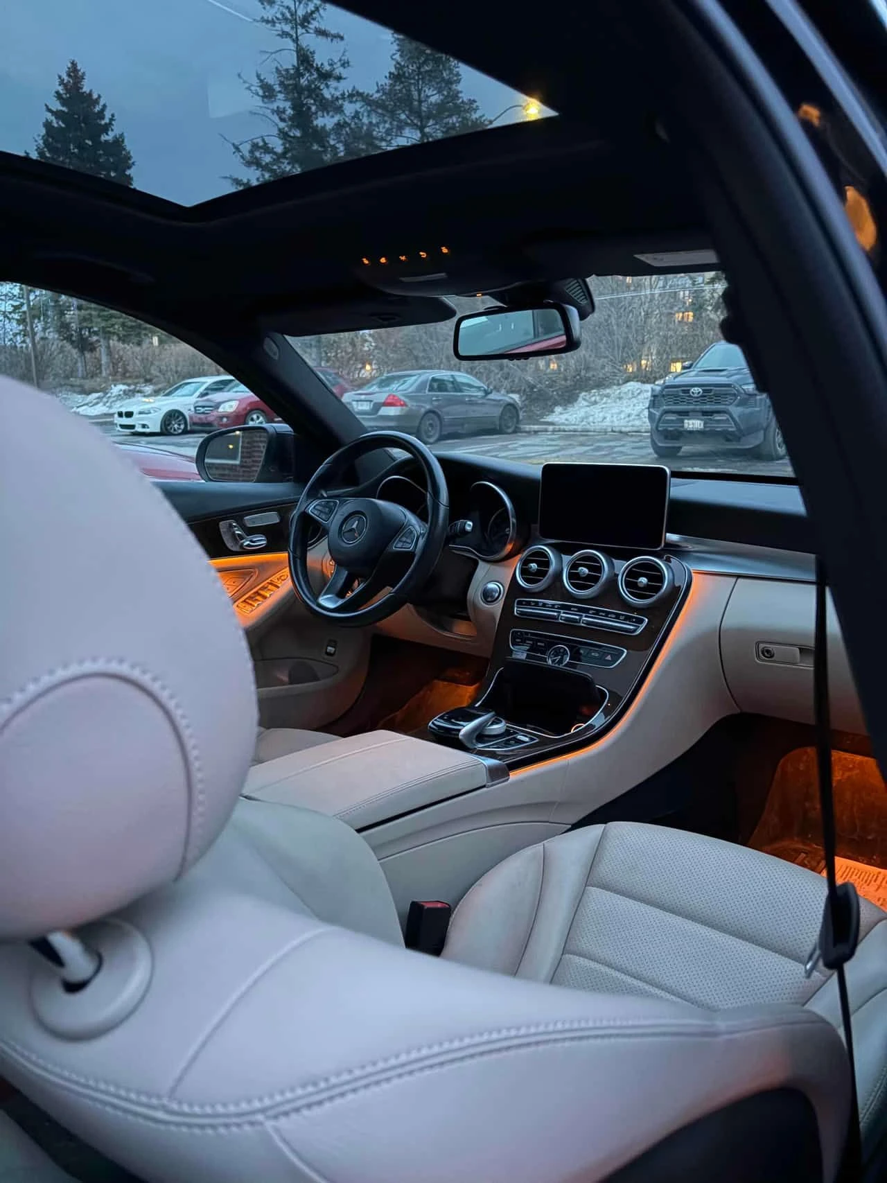 Mercedes-Benz C 300 * CARFAX * ЦЕНА ДО БГ, снимка 14 - Автомобили и джипове - 54100402