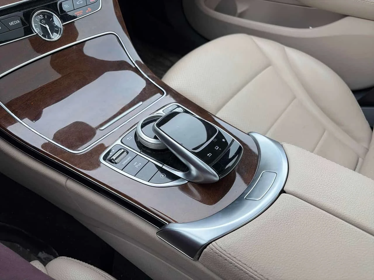 Mercedes-Benz C 300 * CARFAX * ЦЕНА ДО БГ, снимка 11 - Автомобили и джипове - 54100402