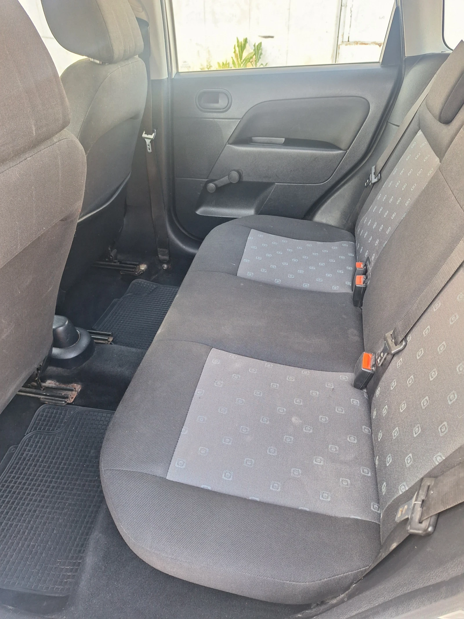 Ford Fiesta 1.3I, снимка 9 - Автомобили и джипове - 54352096