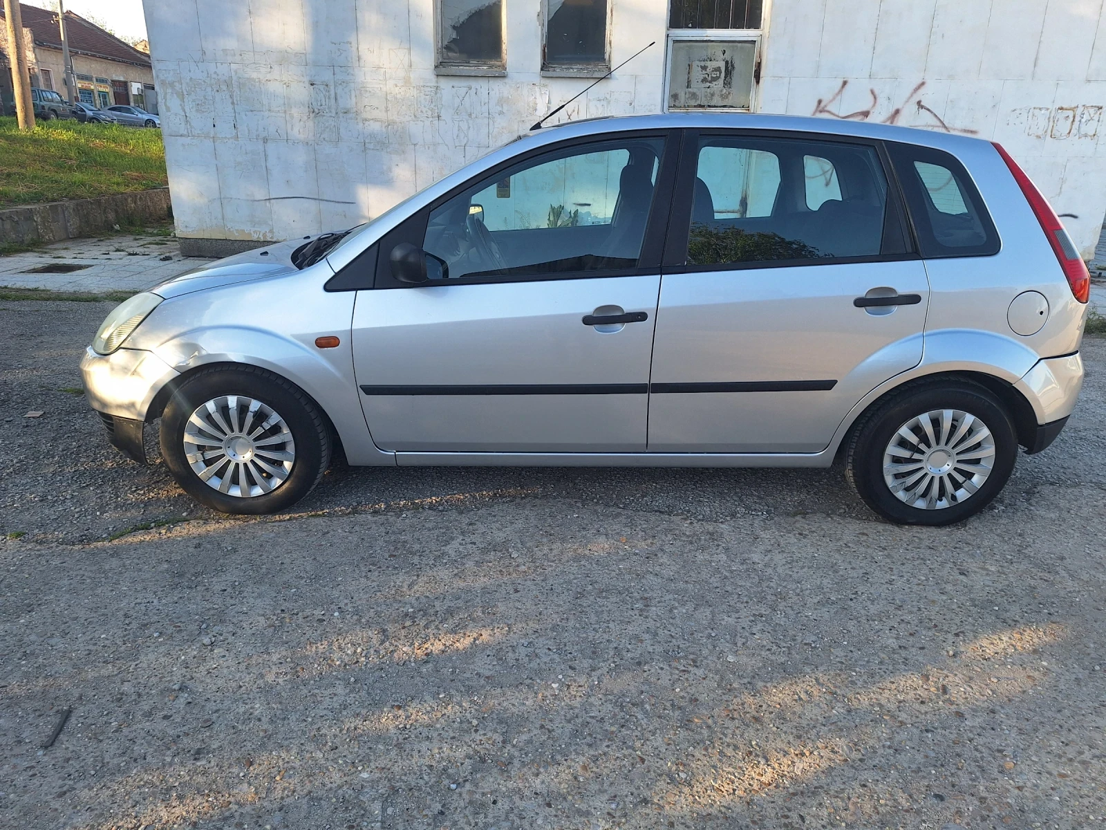 Ford Fiesta 1.3I, снимка 5 - Автомобили и джипове - 54352096