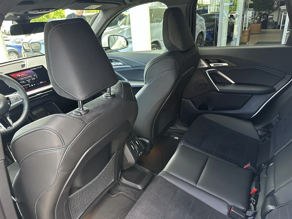 BMW iX1 xDrive30, снимка 9 - Автомобили и джипове - 54595531