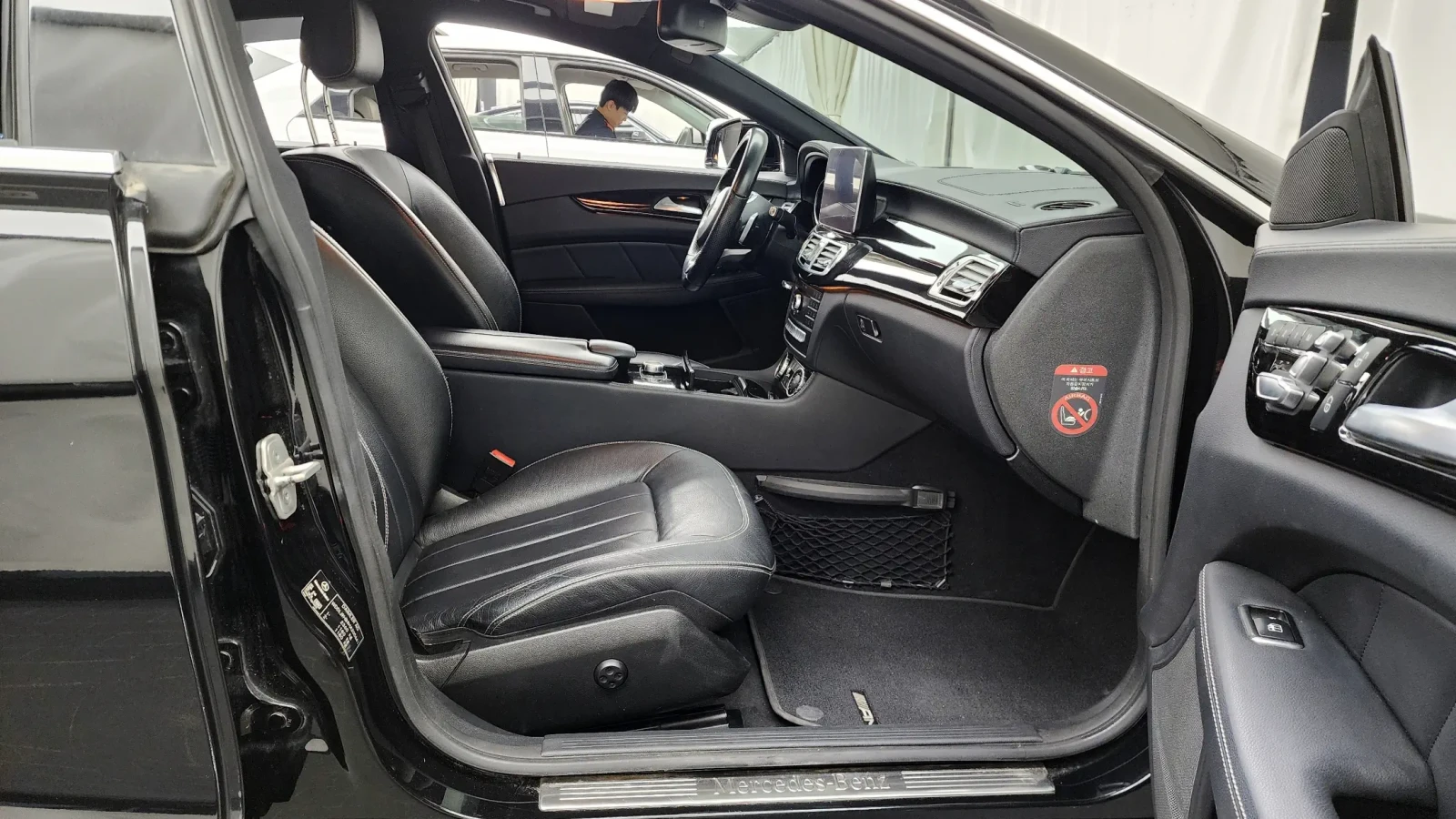 Mercedes-Benz CLS 250 AMG line 4Matic Cam360/ DisiTronic, снимка 8 - Автомобили и джипове - 55045154