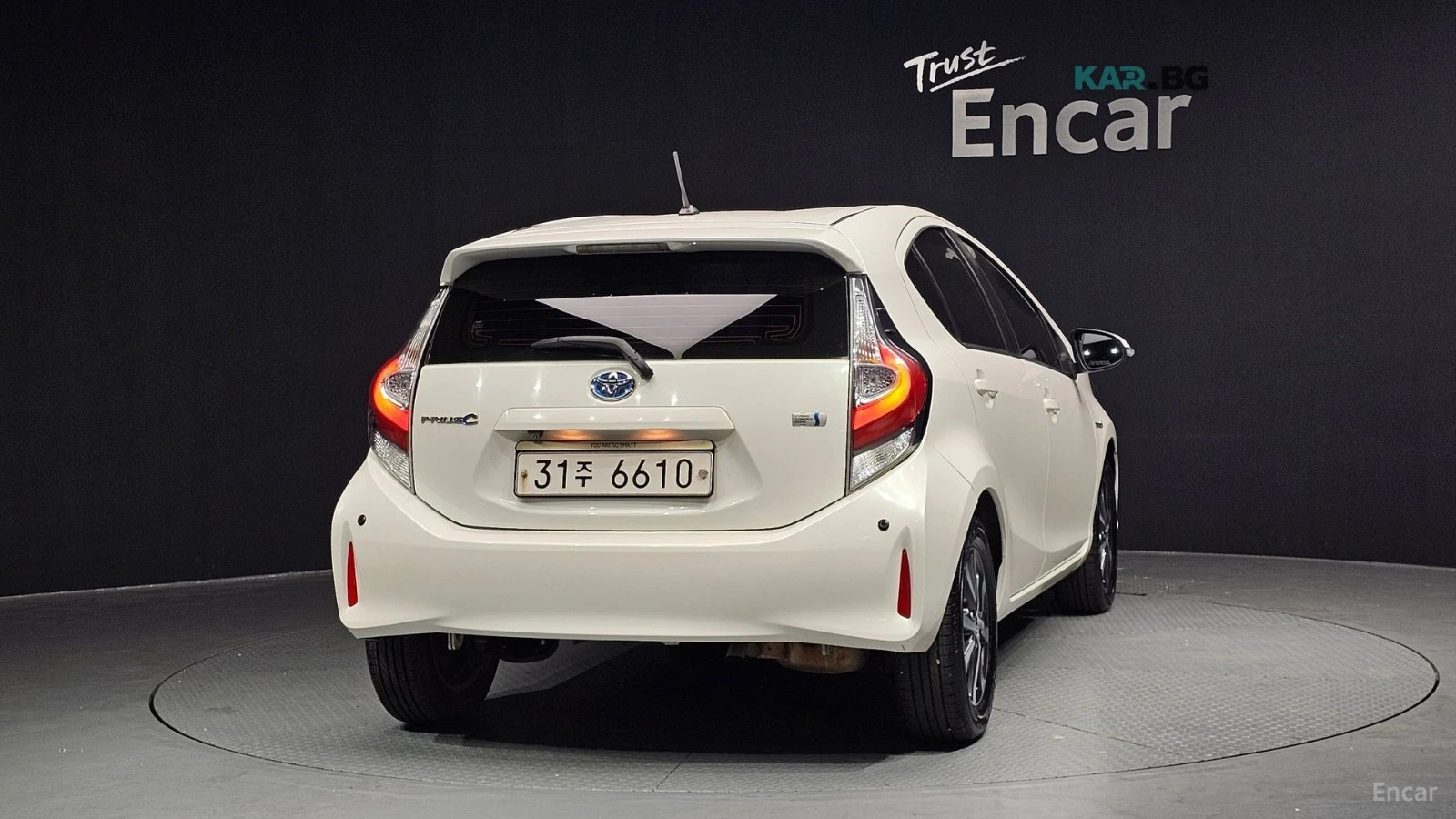 Toyota Prius С 1.5* КОЖА* ПОДГРЕВ* НАВИ, снимка 4 - Автомобили и джипове - 55413156