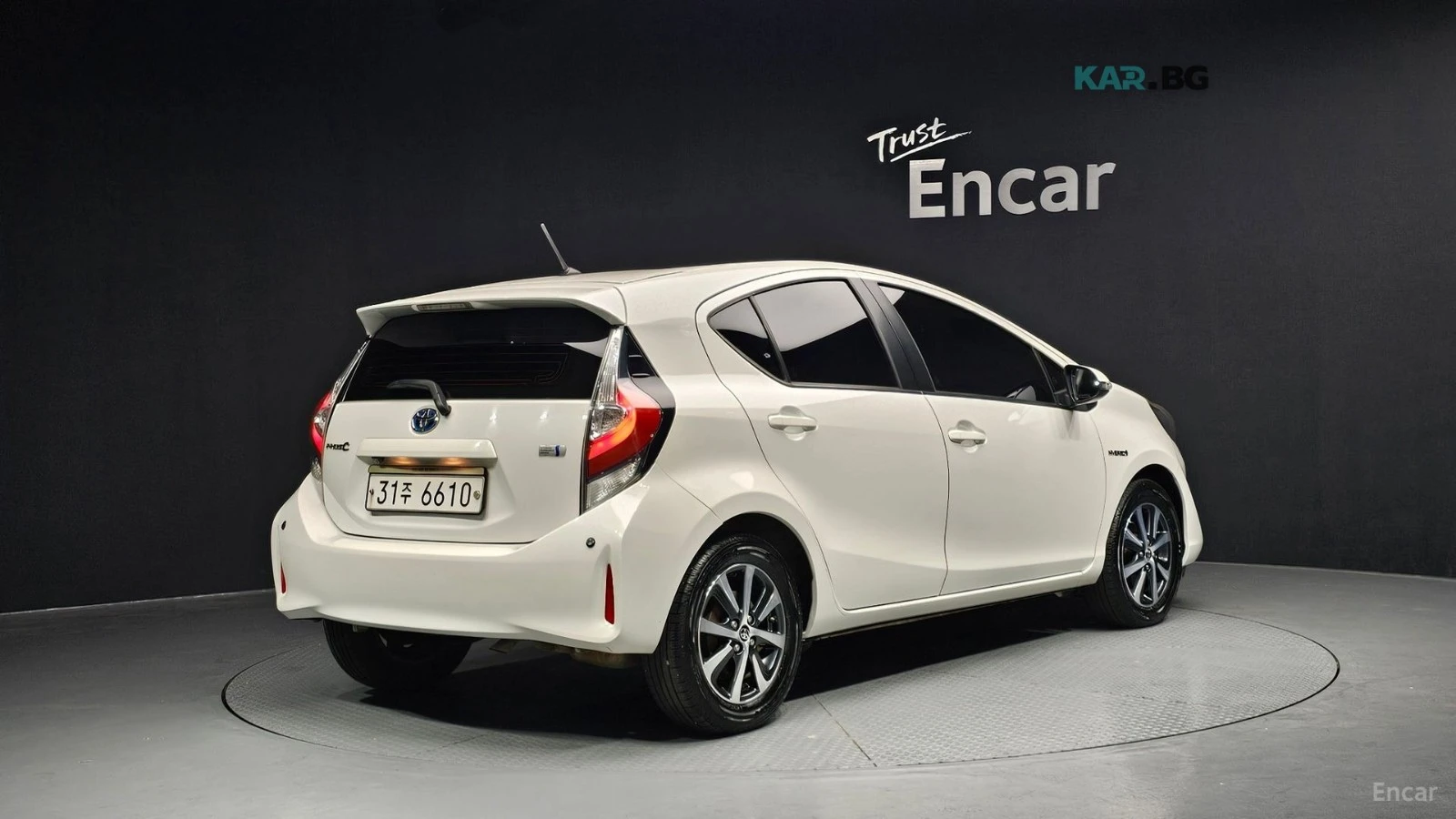 Toyota Prius С 1.5* КОЖА* ПОДГРЕВ* НАВИ, снимка 2 - Автомобили и джипове - 55413156
