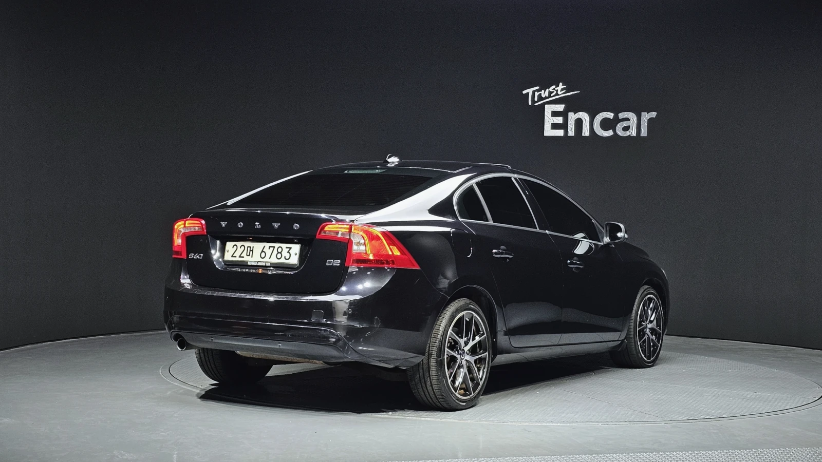 Volvo S60 D2* BLIND SPOT* ПОДГРЕВ ВОЛАН* ЛЮК* КРАЙНА ЦЕНА, снимка 2 - Автомобили и джипове - 55496253